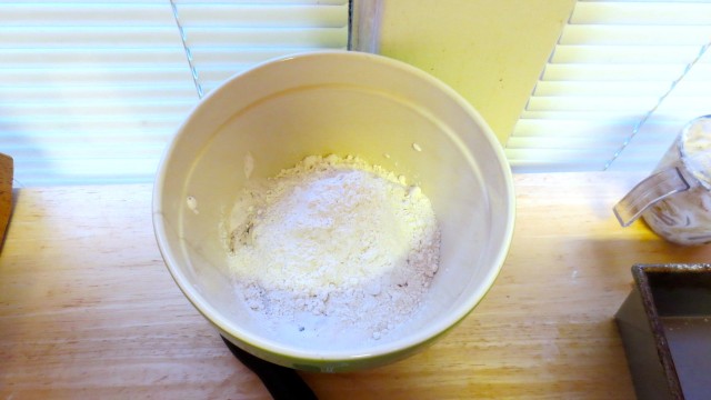 Ice Cream Bread: Mix the Ingredients