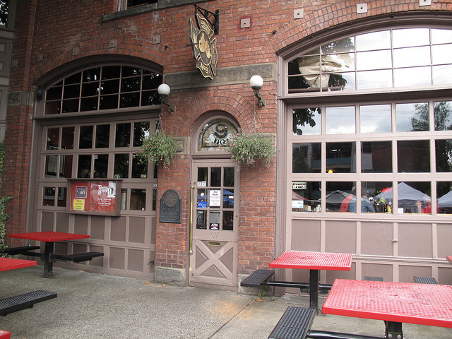 E9, Tacoma. Photo by Gexydaf. 