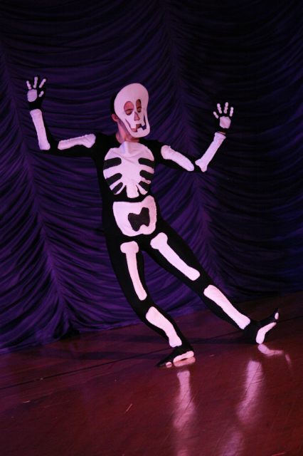 Skeletone Bone Dance